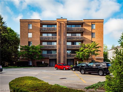 202-22555 Center Ridge Rd, Rocky River, OH, 44116-3069 | Card Image