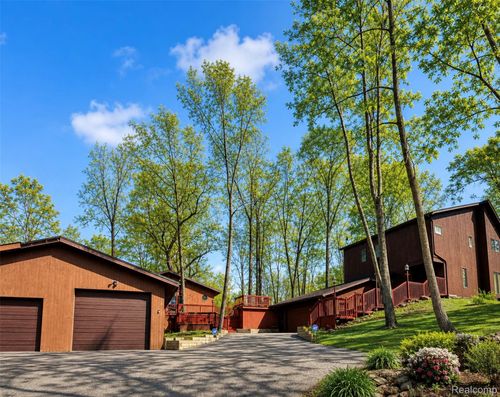 10655 Beardslee Rd, Perry, MI, 48872-9753 | Card Image