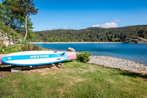 7711 Redrooffs Rd, Halfmoon Bay, BC, V7Z1C4 | Card Image