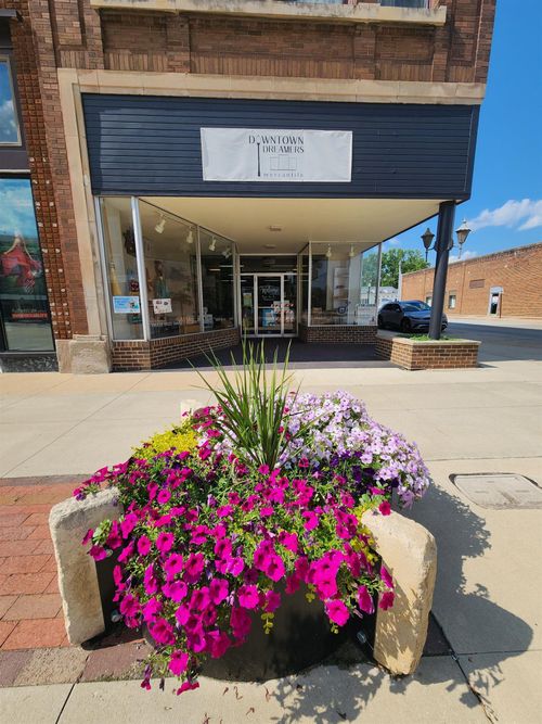 123 E Bremer Ave, Waverly, IA, 50677-3433 | Card Image