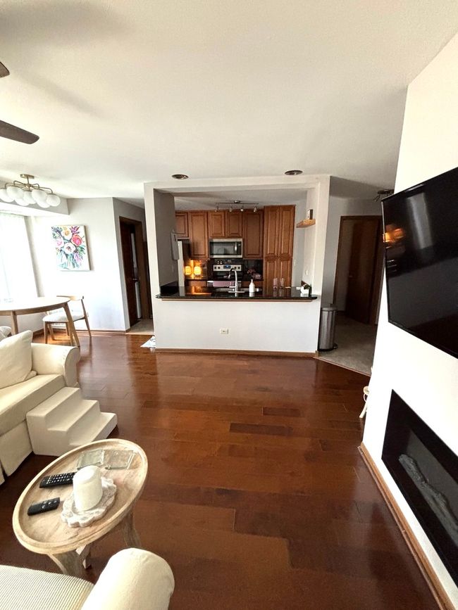 APT-8 - 133 Idle Wild Ct, Condo with 2 bedrooms, 2 bathrooms and 2 parking in Schaumburg IL | Image 8