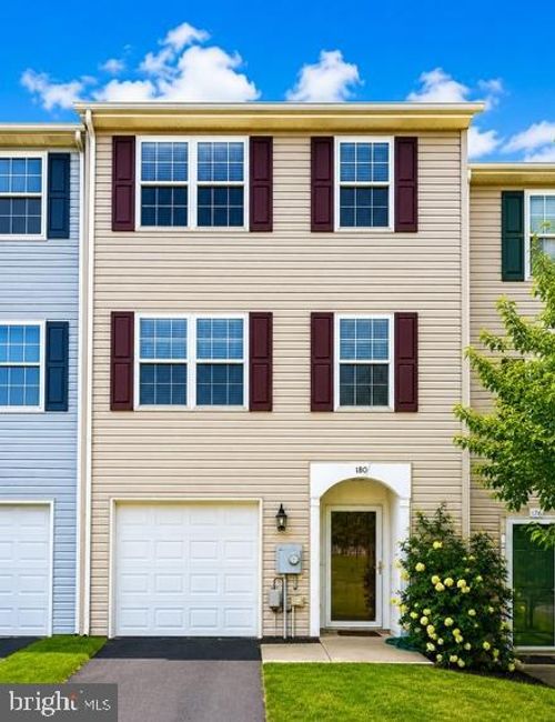 180 Pony Cir, MARTINSBURG, WV, 25405-3800 | Card Image