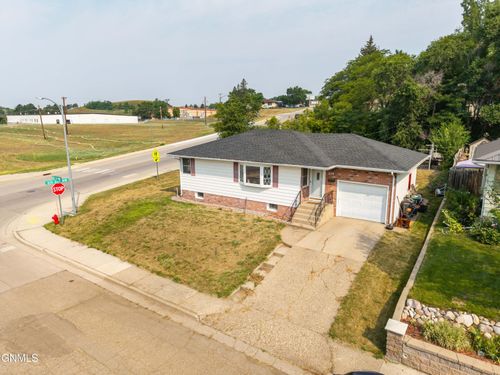 610 8th Street Nw, Mandan, ND, 58554 | Card Image
