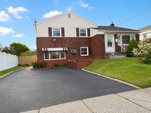 36 Forest Dr, Plainview, NY, 11803-4711 | Card Image