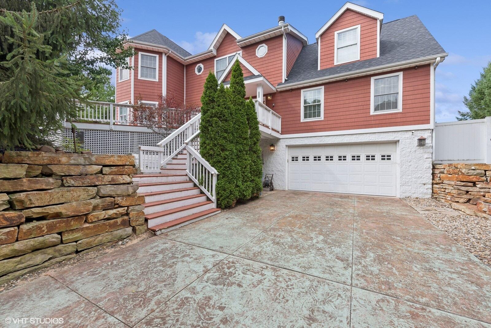 Arnold Dr, New Buffalo, MI 49117
