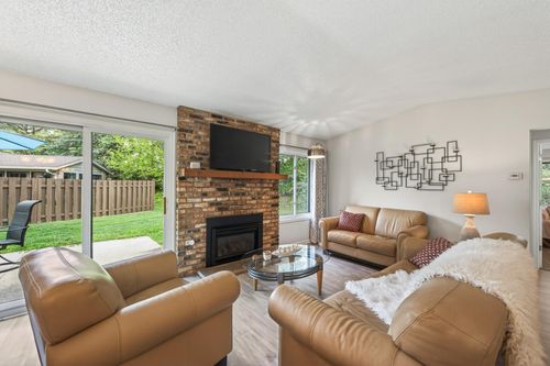 9601 Lonsdale Cir, Minnetonka, MN, 55305-3295 | Card Image
