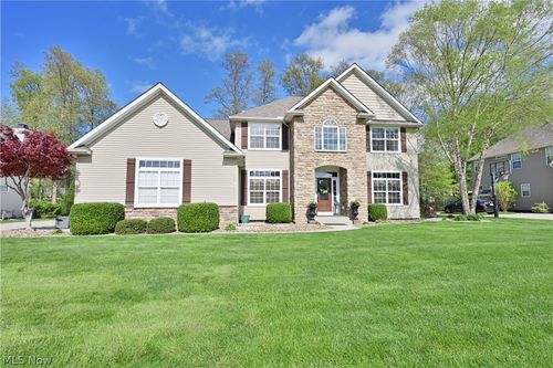 457 Cedarwood Rd, Avon Lake, OH, 44012-3141 | Card Image