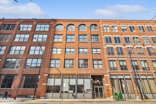apt-2h-420 Grand Ave, Chicago, IL, 60654-5736 | Card Image