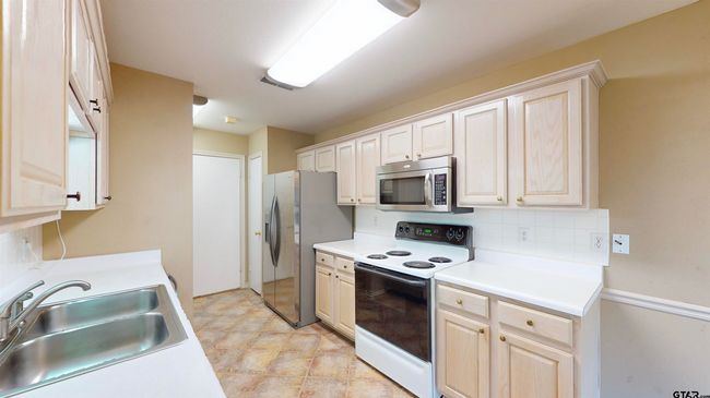APT-1002 - 5401 Hollytree Dr, Condo with 3 bedrooms, 2 bathrooms and null parking in Tyler TX | Image 12