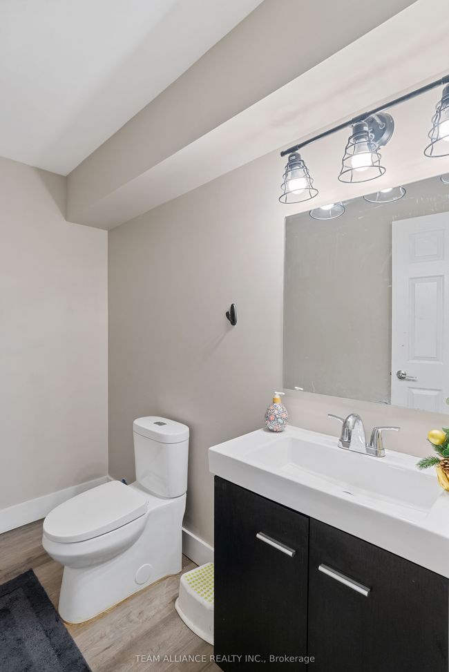 25 Queensway Dr, House other with 3 bedrooms, 4 bathrooms and 4 parking in Strathroy ON | Image 29