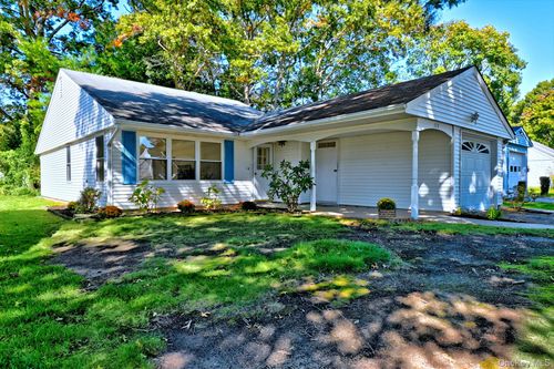 177 Canterbury Dr, Ridge, NY, 11961-2007 | Card Image