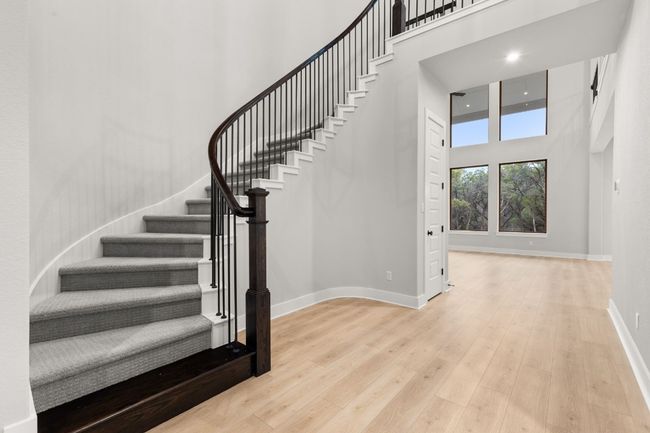 Foyer & grand staircase | Image 6