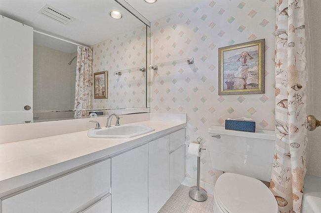 APT-1030D - 3310 S Ocean Blvd, Condo with 2 bedrooms, 2 bathrooms and null parking in Highland Beach FL | Image 19