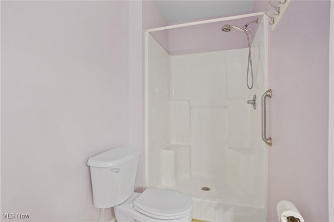 Full bath with a shower and toilet | Image 12