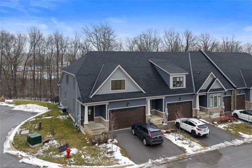 38-4311 Mann St, Niagara Falls, ON, L2G3K2 | Card Image