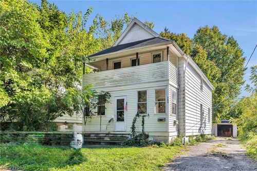 7606 Vineyard Ave, Garfield Heights, OH, 44105-6526 | Card Image