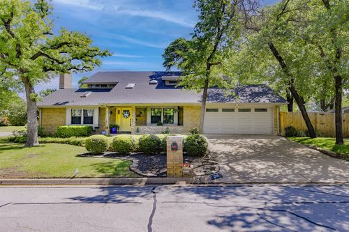 2205 Prestonwood Dr, Arlington, TX, 76012-5423 | Card Image
