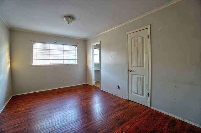 2nd bedroom with full bath | Image 10