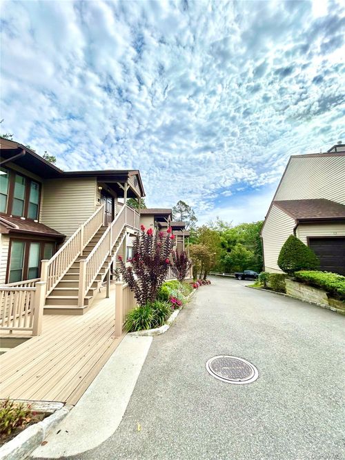 19 The Cir, Glen Head, NY, 11545-2243 | Card Image