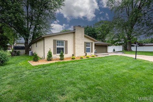 34 Aubuchon Circle, Fairview Heights, IL, 62208 | Card Image