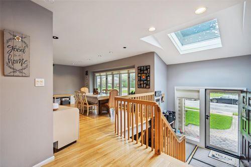 11 Robin Ln, Plainview, NY, 11803-2216 | Card Image