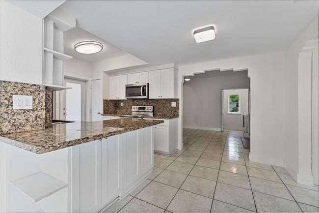 2356 Sw 16 Th Ave, Townhouse with 4 bedrooms, 3 bathrooms and null parking in Miami FL | Image 7