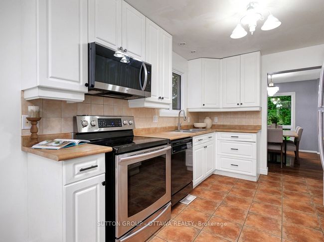 1112 St Germain Cres, House other with 4 bedrooms, 2 bathrooms and 2 parking in Orleans ON | Image 21