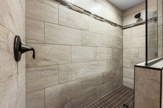 Upstairs Full Bath | Image 18