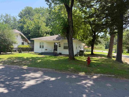 211 W Quitman St, Heber Springs, AR, 72543-3828 | Card Image