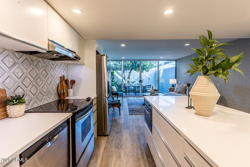 18-4401 N 40th St, Phoenix, AZ, 85018-4143 | Card Image