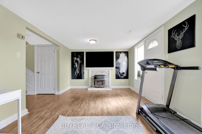 72B - 104 Poplar Cres, House attached with 4 bedrooms, 2 bathrooms and 2 parking in Aurora ON | Image 9