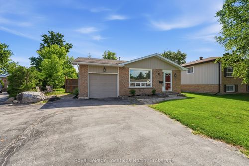 32 Courtice Cres, Collingwood, ON, L9Y4G1 | Card Image