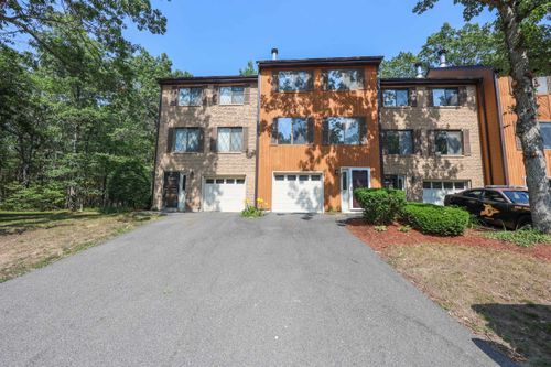 28 Winrow Dr, Merrimack, NH, 03054-4093 | Card Image