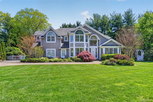 2 Tappanwood Dr, Locust Valley, NY, 11560-1322 | Card Image