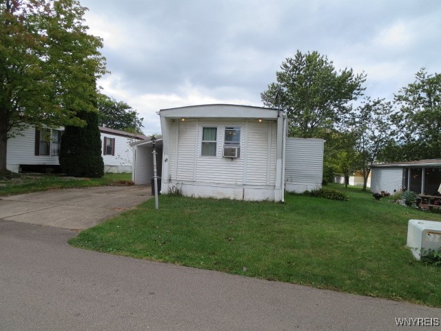 Roxbury Dr, Hamburg, NY 14075