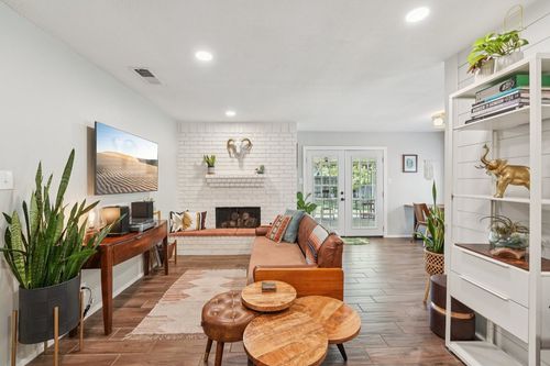 1213 S Trace Dr, Austin, TX, 78745-4962 | Card Image