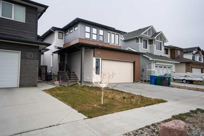 665 Aquitania Blvd W, House detached with 3 bedrooms, 2 bathrooms and 4 parking in Lethbridge AB | Image 2