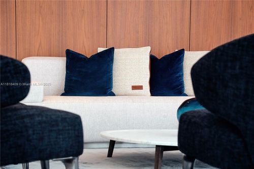 5101-300 Biscayne Boulevard Way, Miami, FL, 33131-2202 | Card Image