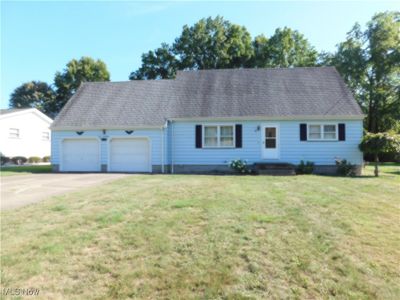 417 Earl Drive Nw, House other with 4 bedrooms, 2 bathrooms and null parking in Warren OH | Image 2