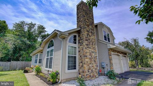 24 Foxchase Dr, BURLINGTON, NJ, 08016-3044 | Card Image