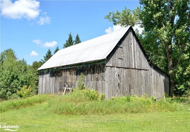 9717 Highway 118, House other with 2 bedrooms, 2 bathrooms and 8 parking in Algonquin Highlands ON | Image 34