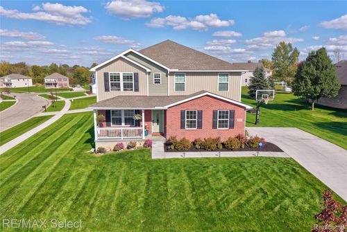 8371 Crossbow Ct, Grand Blanc, MI, 48439-2551 | Card Image