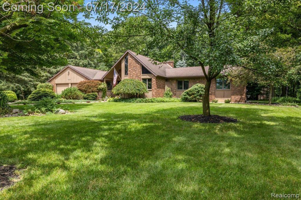 Dawn Dr, Fowlerville, MI 48836
