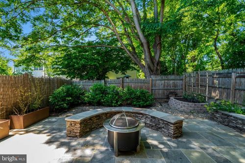 7558 Wood Mist Ln, FALLS CHURCH, VA, 22043-3903 | Card Image