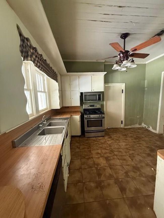 1100 Maple St, House other with 3 bedrooms, 2 bathrooms and null parking in Winnfield LA | Image 13