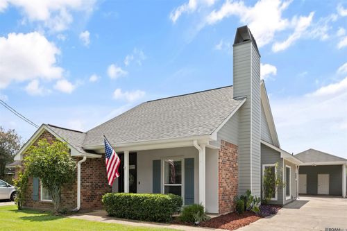 8590 Oliver Ave, Baton Rouge, LA, 70809-1729 | Card Image