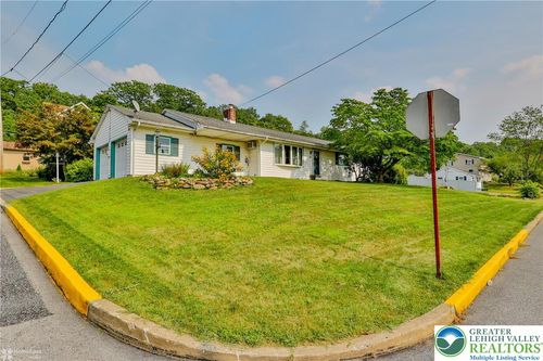 701 S Lincoln Ave, WALNUTPORT, PA, 18088-1327 | Card Image