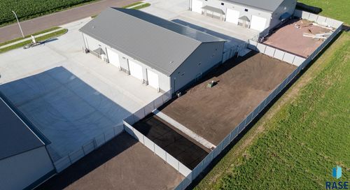 213 E Honeysuckle St, Brandon, SD, 57005-2093 | Card Image