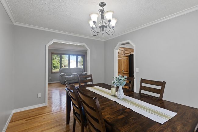 Enjoy a formal style setting, or relax in the informal setting, your choice! | Image 9