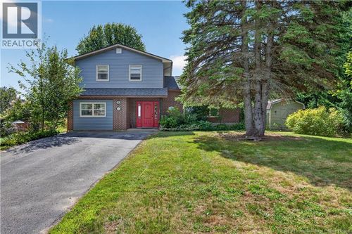 116 Century Dr, House with 5 bedrooms, 2 bathrooms and null parking in Miramichi NB | Card Image